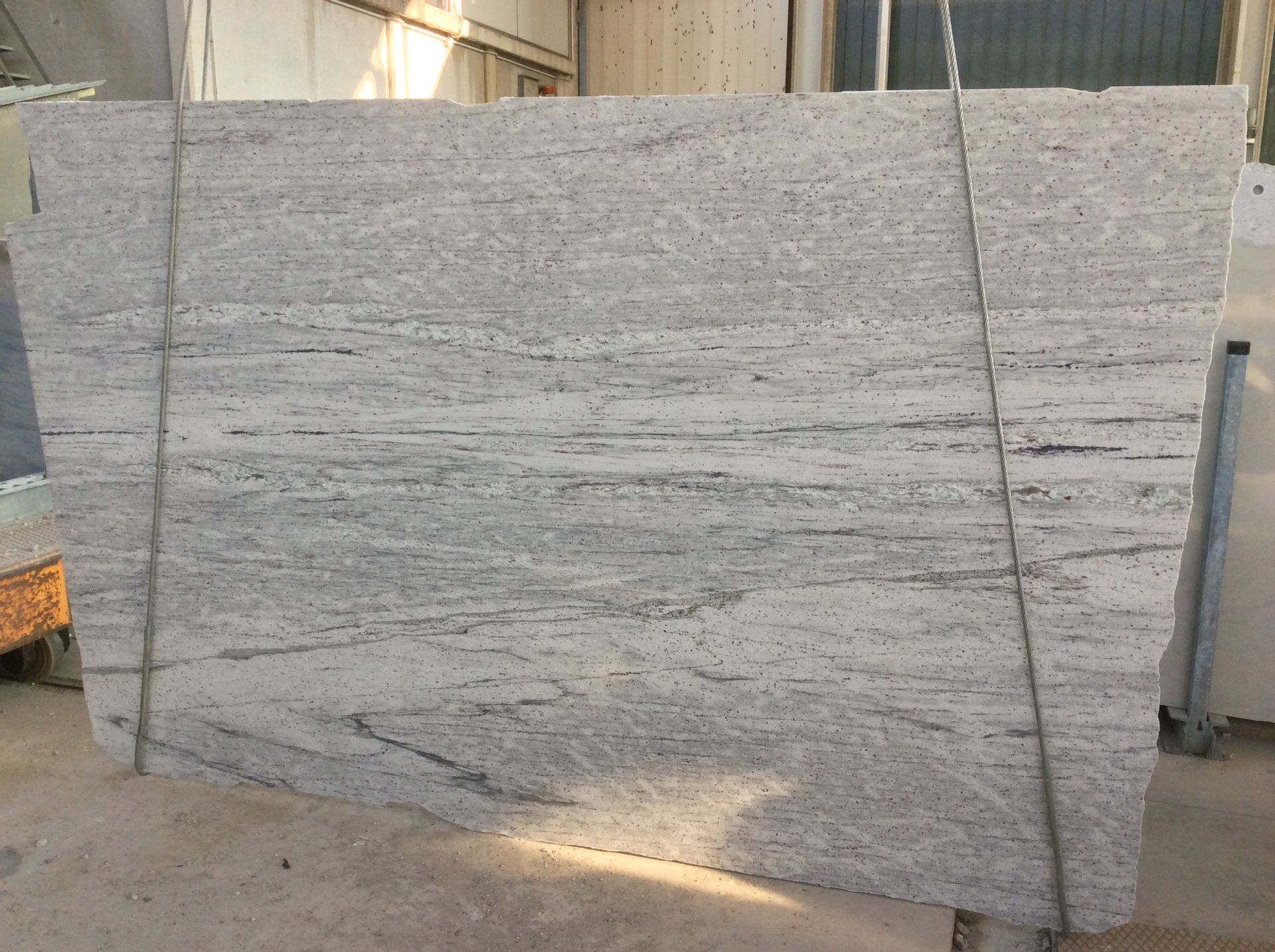 Granito River White prezzo blocchi e lastre Ferrari Graniti